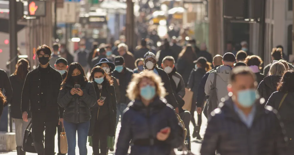 covid new york street people walking