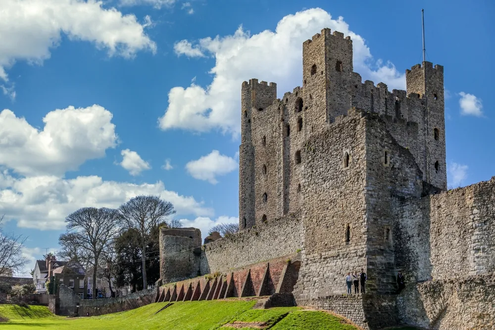 ROCHESTER, KENTUK - MARCH 24 : View of the Castle at Rochester on March 24, 2019. Four unidentified people