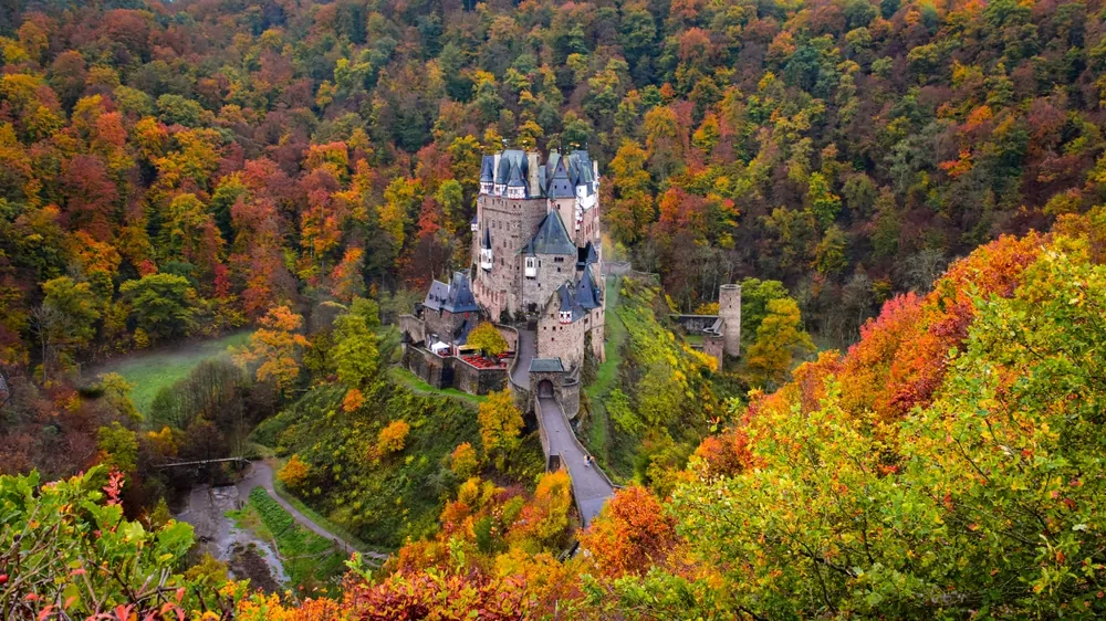 Elz castle by autumn 🍂 🏰, Burg, Elz, Germany 🇩🇪