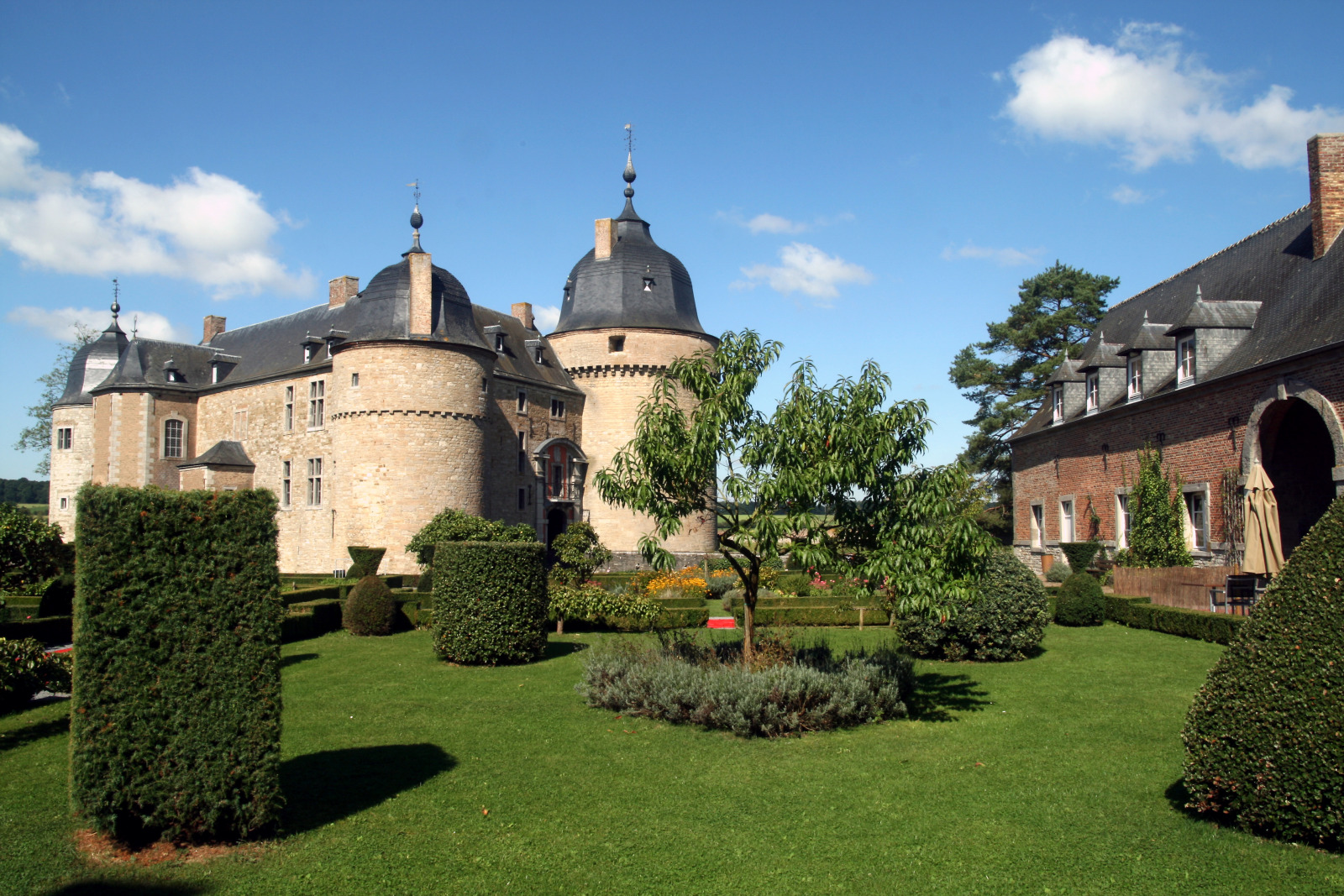 Lavaux-sainte anne castle, beligum castle, castles belgium
