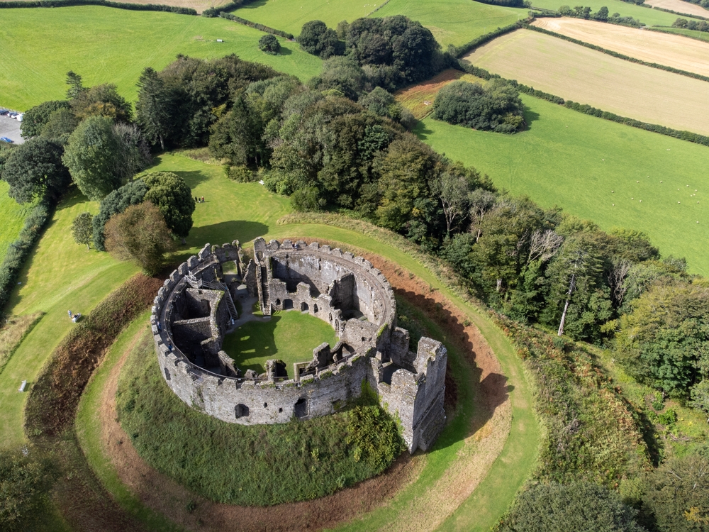 Restormel Castle (shell keep) as example of shell keep — types of castles, castle architecture
