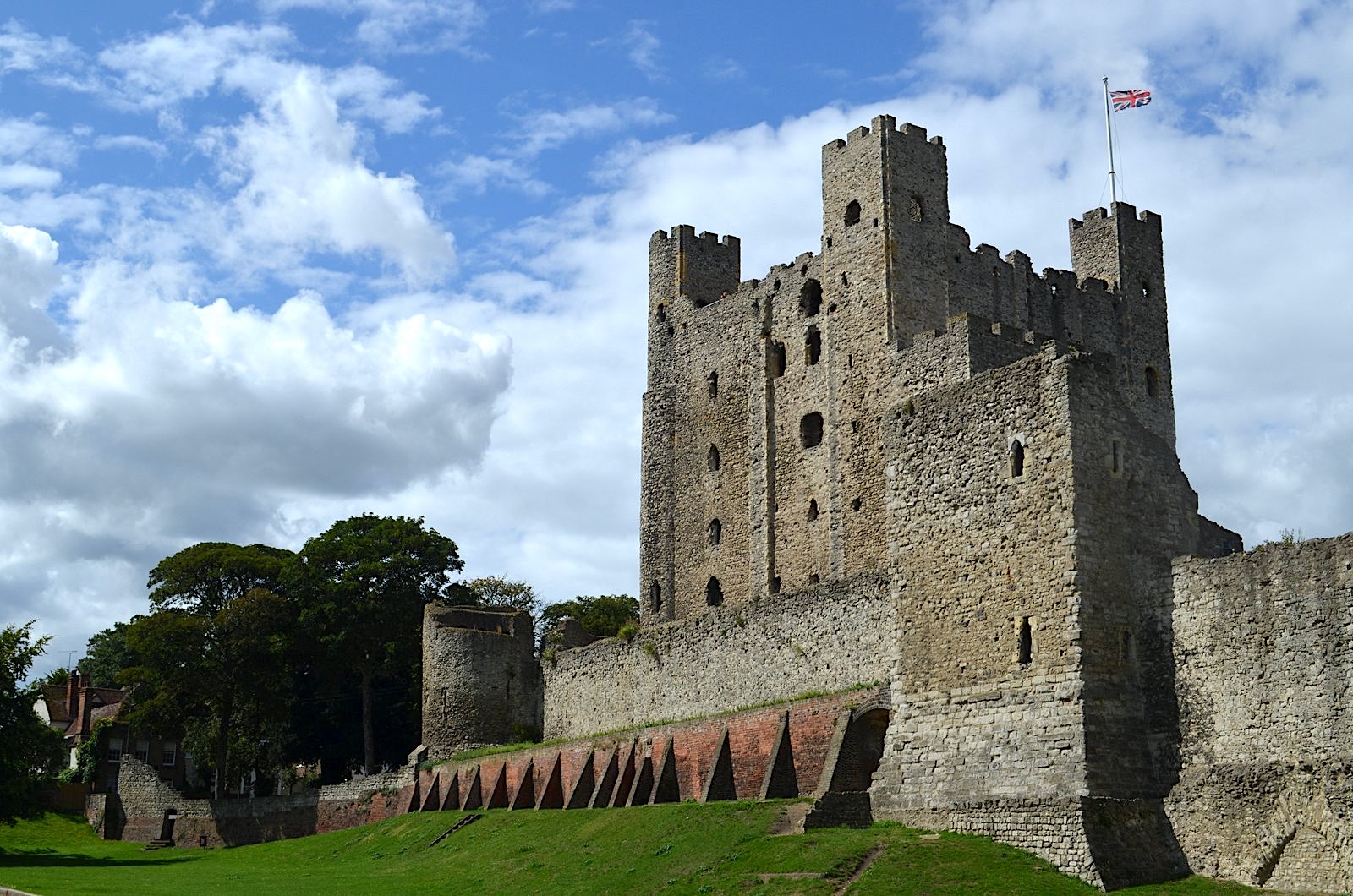 Rochester Castle in Kent, 113-foot Norman square keep from 1127 — one of the oldest castles in the world, ancient English fortress