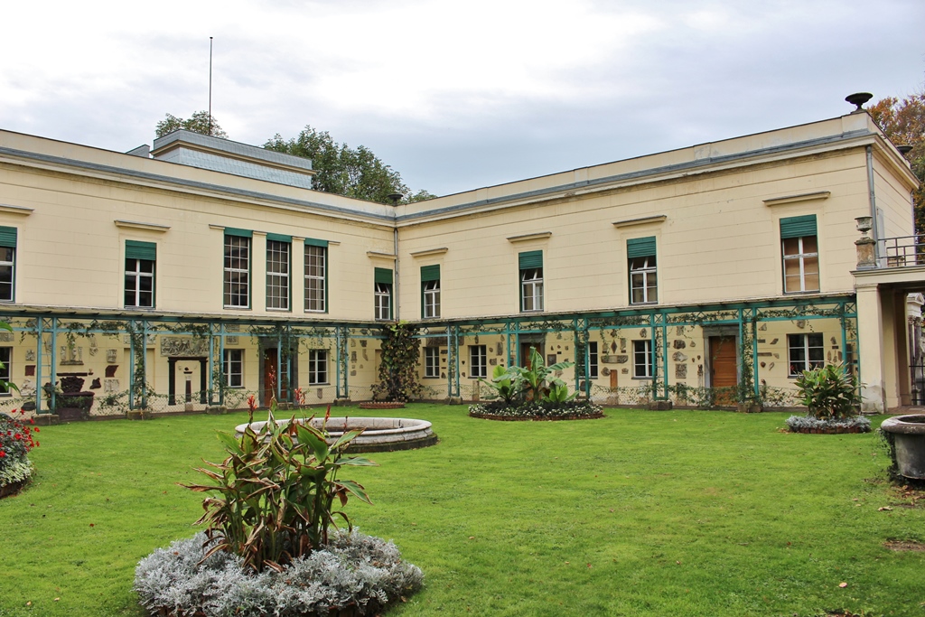 Glienicke Palace beside the Glienicke Bridge, the neoclassical Prussian summer palace by Karl Friedrich Schinkel, castles near Berlin