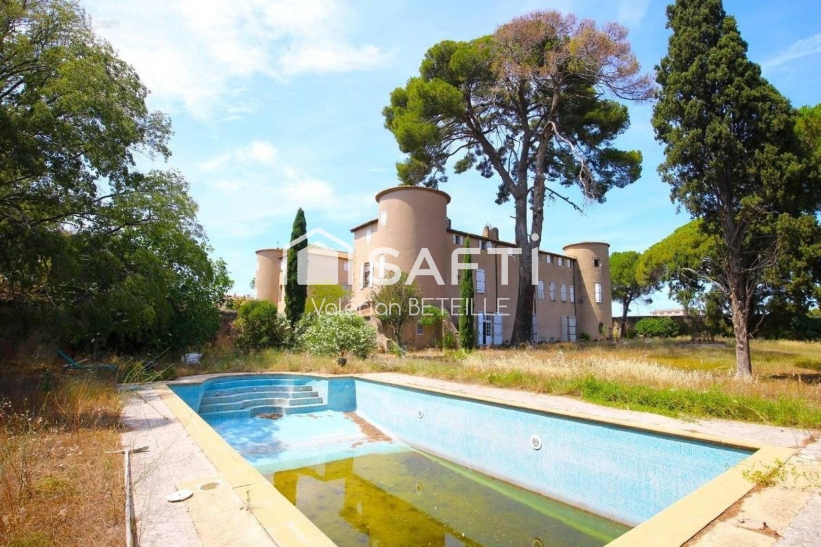 Capgemini Castle Historic 17th Century Château With Immense Potential - Castle for Sale