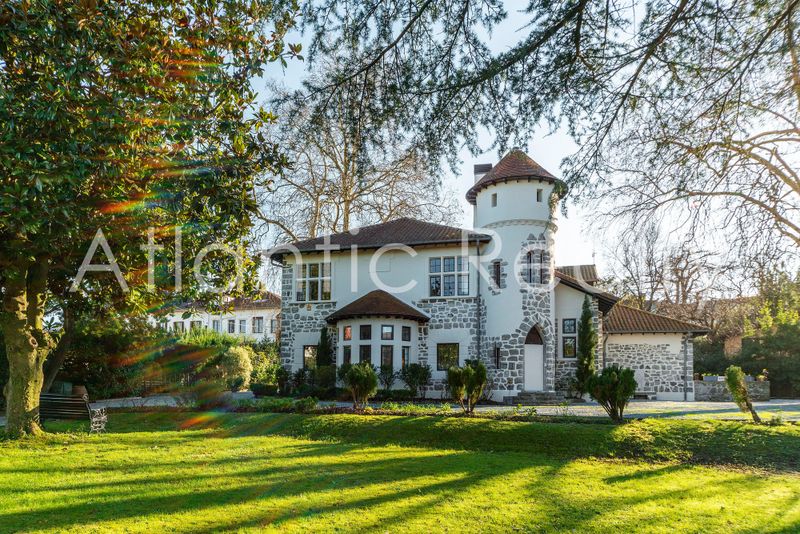 Breton Style Mansion Between San Sebastian And Biarritz