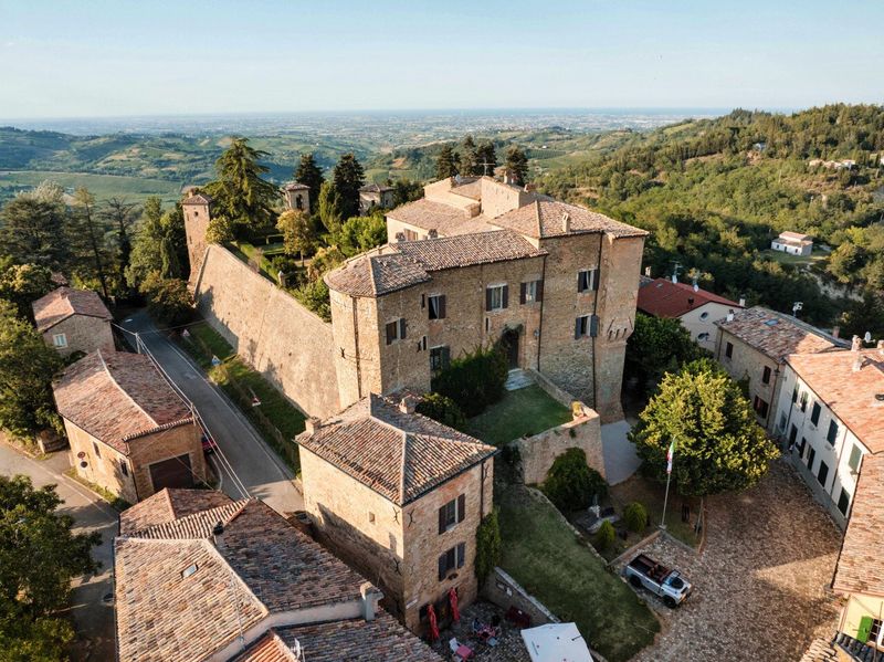 Roncofreddo, The Dream In Monteleone Castle 2