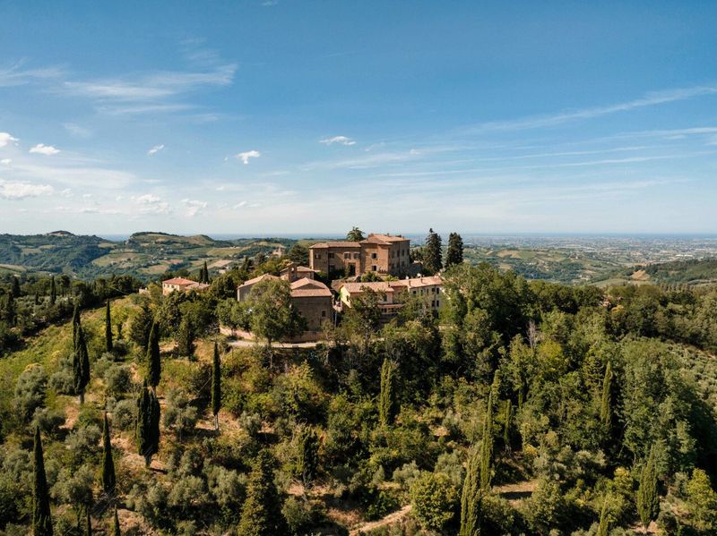 Roncofreddo, The Dream In Monteleone Castle