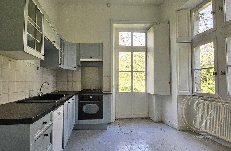 Property For Sale 14 Rooms Savennieres (49) 3